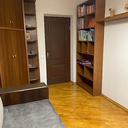 Apartment Next To Metro Station Pechersk Kiev Luaran gambar